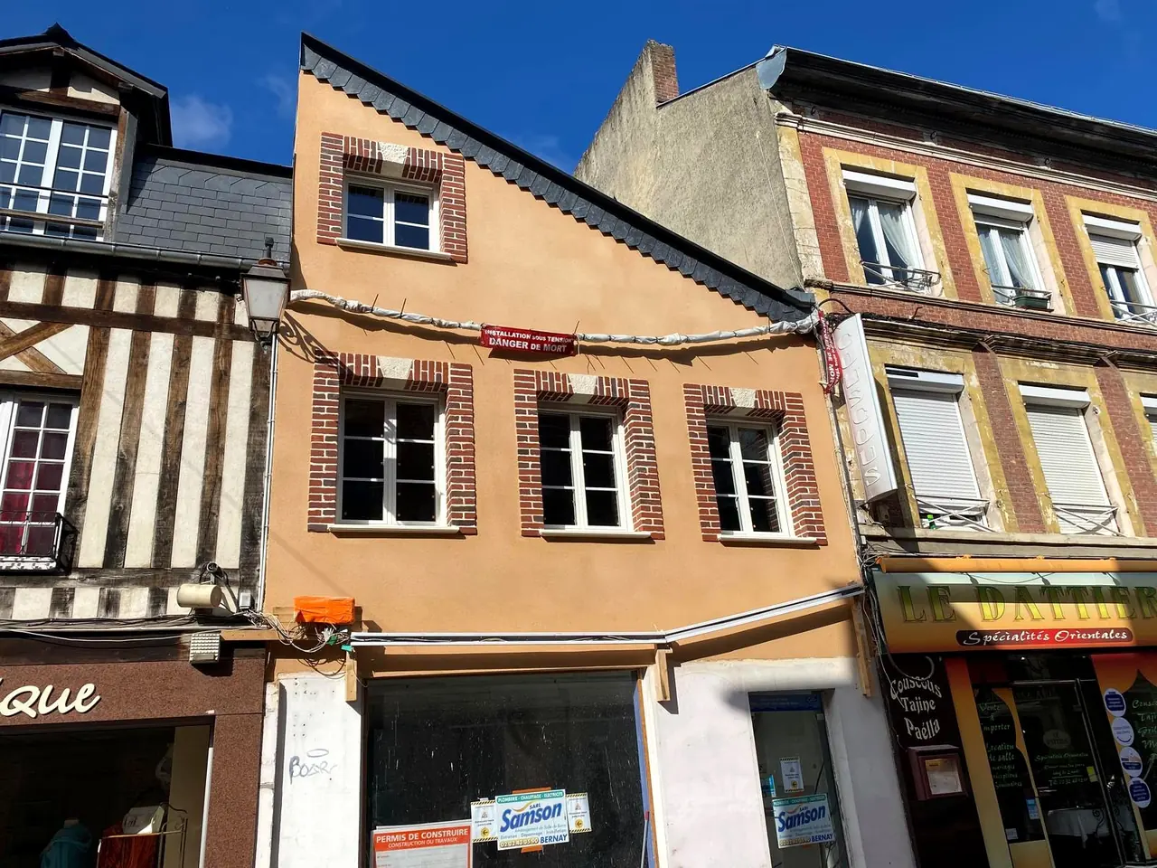 Rénovation de maçonnerie dans l'Eure : façade rénovée avec encadrements brique par DMZ Normandie
