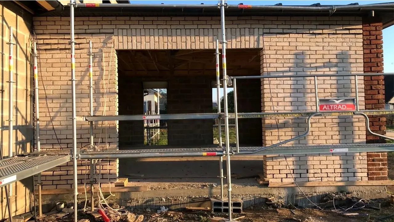 Construction d'un mur en brique à Bernay par DMZ Normandie
